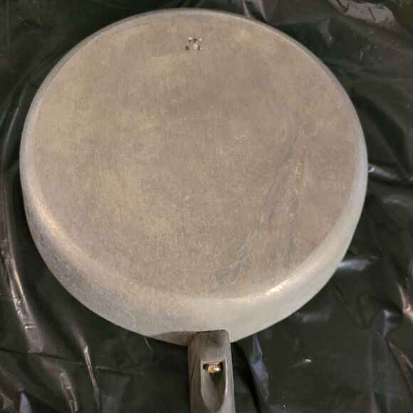 misc friying pans, skillet and sauce pan - Picture 5 of 9